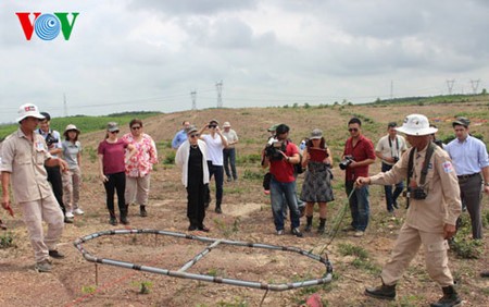 Vietnam determined to clear post-war landmines, UXOs  - ảnh 1